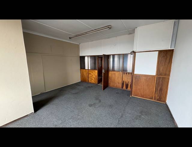 2,100M² WAREHOUSE FOR SALE IN WYNBERG